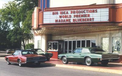 birds of a feather flock together at the Lakewood Theatre