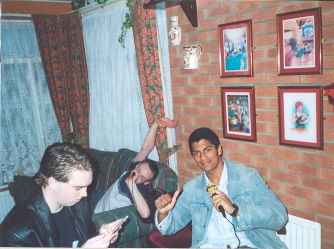 Baz showing off as I ignore him. Some other cunt there too.