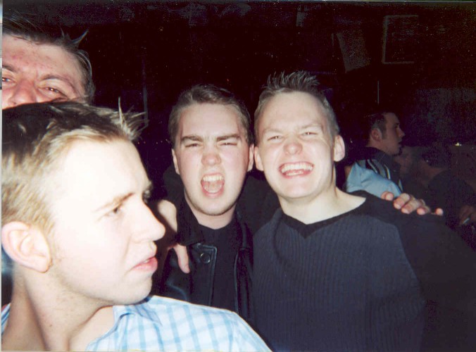 All very very drunk now and me looking like Rufio from 'Hook'. I looking like a fucking lot of famous people in this album!