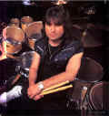 drumsyngwie4.jpg (52444 bytes)