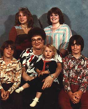 August 1978 - Family picture, Ann, Shaughna, Craig, Iris, Dawnette, and Lance