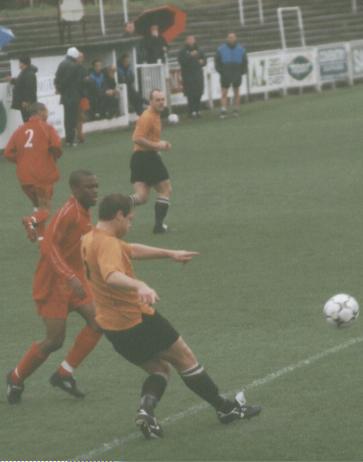 Cray v Greenwich Borough 2.11.02: Mark Willy sends the ball upfield. 