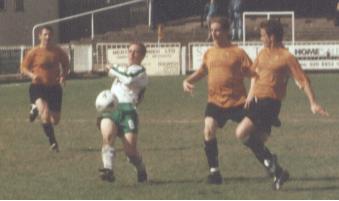 Cray v Slade Green 5.10.02: Mark Tompkins in action for the Wands.