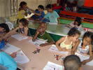 Crianças desenhando