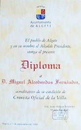 El pueblo de Algete y en su nombre el Alcalde-Presidente otorga el presente DIPLOMA a D. Miguel Alcobendas Fern�ndez acreditativo de su condici�n de Cronista Oficial de la Villa. 7 Septiembre 2000