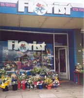 North Croydon Florist - �Copyright BBB 14feb00 - JPEG image 173x200 Decoded (Bytes):53436 opening to JPEG image 518x600 Decoded (Bytes):102338