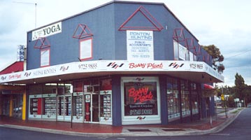 Barry Plant Real Estate - Apr99 - �BBB - JPEG image 180x100 opening to JPEG image 717x400 Decoded (bytes):93426