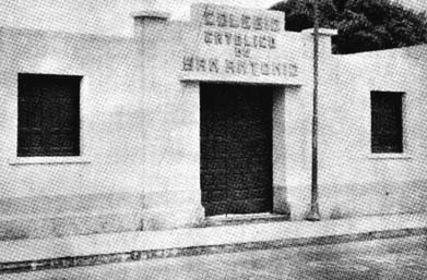 entrada colegio chico