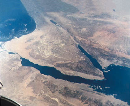 http://www.geocities.com/csoper.geo/index_files/sinai.jpg