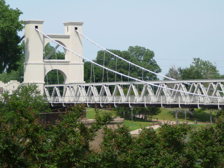 Image of suspension bridge in Waco, TX built in 1870
