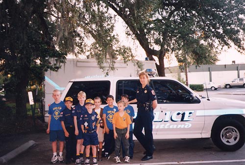 policetruck.jpg (55465 bytes)