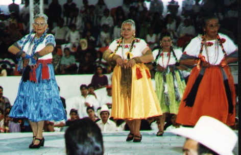 senoras bailando