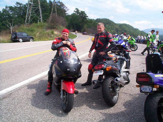 /curvesearchers2/pictures/kneedraggers2.jpg