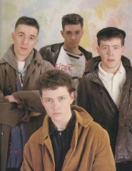 Michael Head (o primeiro da esquerda p/ a direita), com o Pale Fountains em 1984