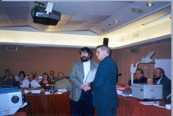 Guido Bresadola (ASIGC President) with Alan Borwell (ICCF President) (20.878 bytes)