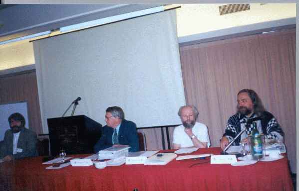 Renato Incelli (ITA) with Alan Borwell - Honorary Membership (18.816 bytes)