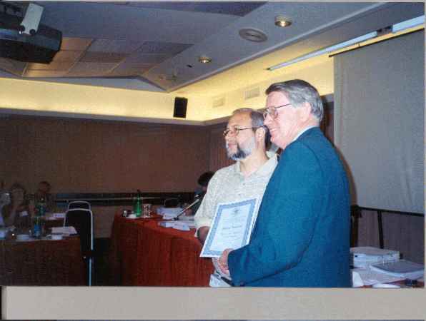 Ralph Marconi (NAPZ) with Alan Borwell (ICCF President) (20.341 bytes)