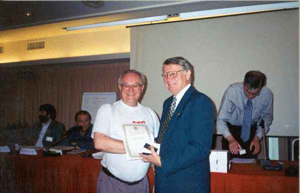 Roald Berthelsen (NOR) with Alan Borwell (ICCF President) (19.422 bytes)