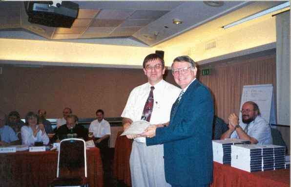 Egbert B�senberg (Zonal Director - 1.Europe) with Alan Borwell (ICCF President) (20.603 bytes)