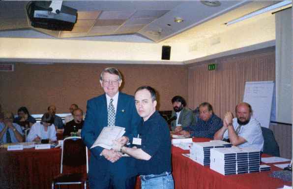 Alan Borwell (ICCF President) with Carlos Cranbourne (CADAP President) (21.179 bytes)