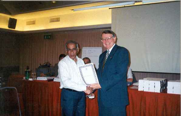 H. J. Samtani (IND) with Alan Borwell (ICCF President) (18.094 bytes)