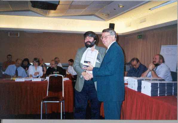 Guido Bresadola (ASIGC President) with Alan Borwell (ICCF President) (21.613 bytes)