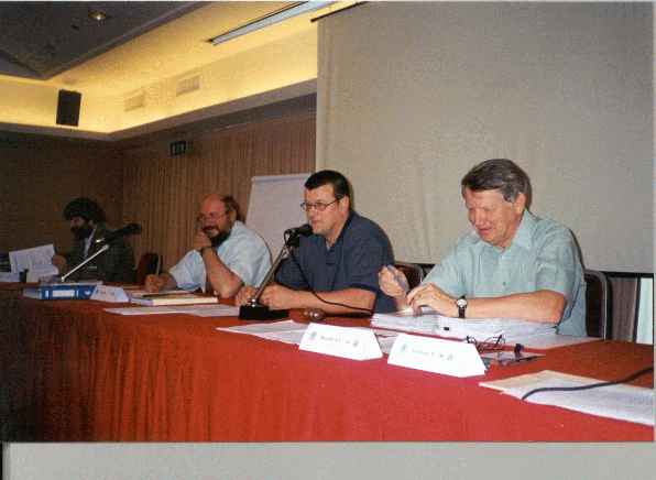 Josef Mrkvicka (Title Tournaments Commissioner), S�ren Peschardt (DEN) and Alan Borwell (ICCF President) (20.392 bytes)