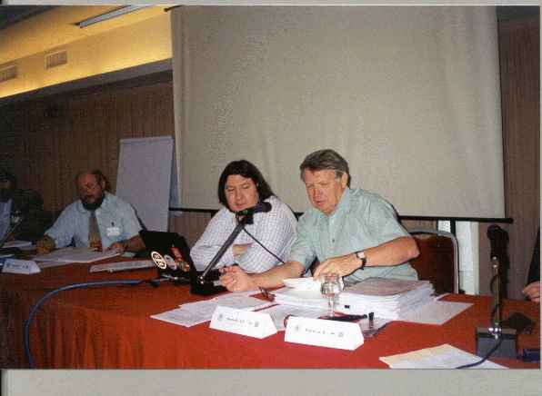 Pedro Hegoburu (Marketing Director) and Alan Borwell (ICCF President) (20.988 bytes)