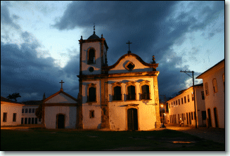 Paraty by night...