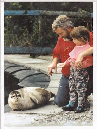 b-seal.jpg (45474 bytes)
