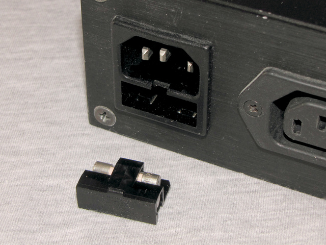 Mains socket with fuse