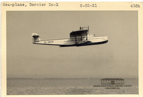 Aeroplanes: Side View in Air