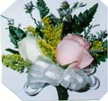 corsage 2 rosas