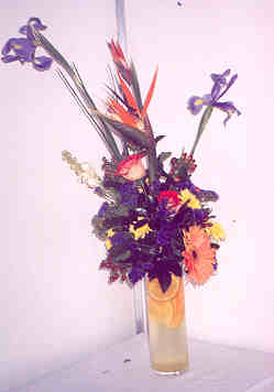 florero con futa y flor natural