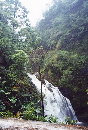R2Hana Waikani Falls