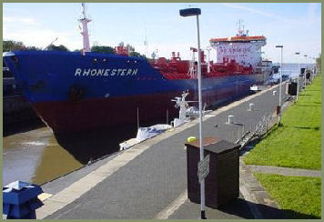 wo das Schiff wohl hinf�hrt?