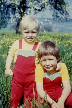 Pee klein mit Bruder Pat