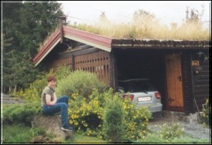 Randi ved carporten