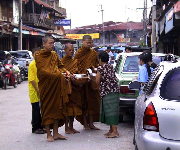 04-alms-in-market