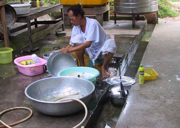 12-washing-dishes