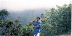 MUNIRASU �S AND HIS OPERA
S. Munirasu in his romantic form.
[This  photo was  taken during our trip (may 2002) to kodaikkanal hills station]
