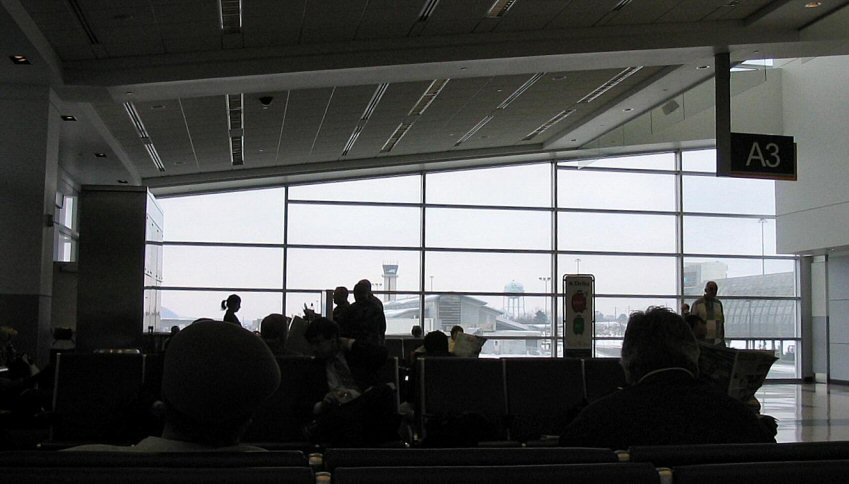 The view from inside gate A3 at the beutiful new Harrisburg International Airport.  Danny and I flew out of Harrisburg midday Wednesday, Jan. 26.  We'd had about four inches of snow the previous weekend, and temperatures were in the mid-20s.