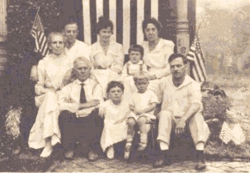 [Alice, Lisle, David, Verna, Aldine, Alvon, Rondel, Myrtle, Chet, July 4, 1918 ]