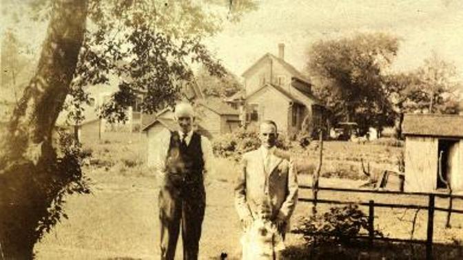 [Festus McCuskey, Fred Norte & son Wilbur back of 2370 Second Street, June 16, 1918
