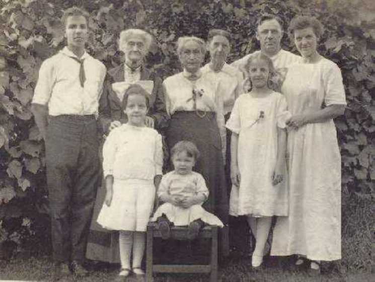 [Aunts Jenny, Rill, Eb and the Carter family, 07/21/1918]