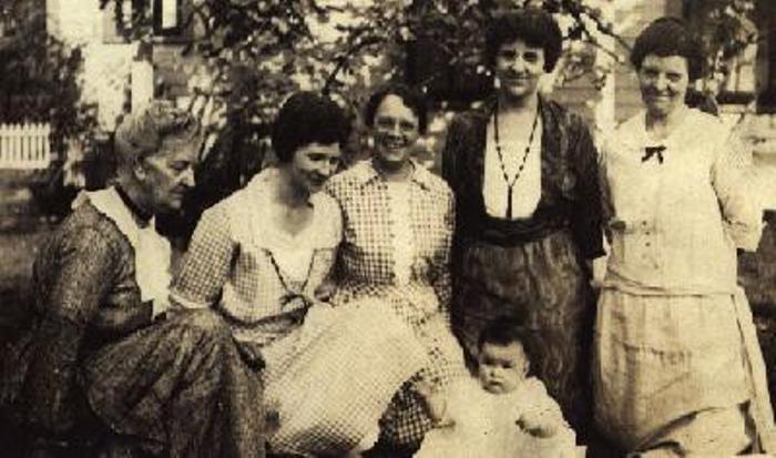 ['The Females of the Family' May 30, 1922]