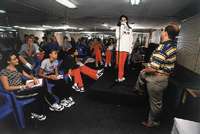 Las misses en clase de oratoria y cultura general