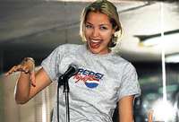 Las candidatas no pierden momento para bromear