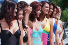 El grupo electo de candidatas posa ante las c�maras