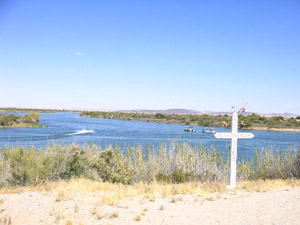 This is looking south (AZ) from the same point as the left picture just east of hyw 95. 
